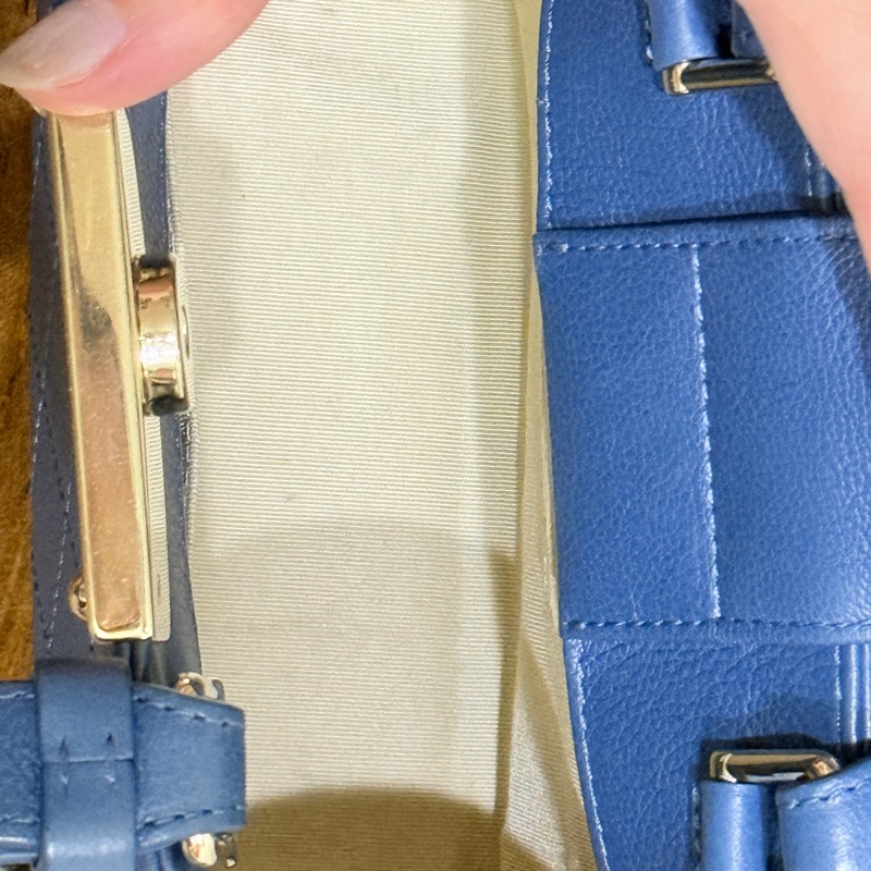低於專櫃半價🫶🏻超甜賣9新✨穿牛仔非常好看的香奈兒包💙CHANEL 18公分  有精緻感的把手  經典優雅菱格紋  有個性的包型 好搭耐看的藍-32