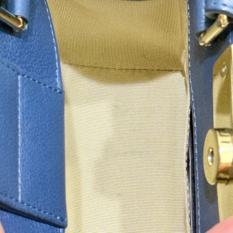 低於專櫃半價🫶🏻超甜賣9新✨穿牛仔非常好看的香奈兒包💙CHANEL 18公分  有精緻感的把手  經典優雅菱格紋  有個性的包型 好搭耐看的藍-35