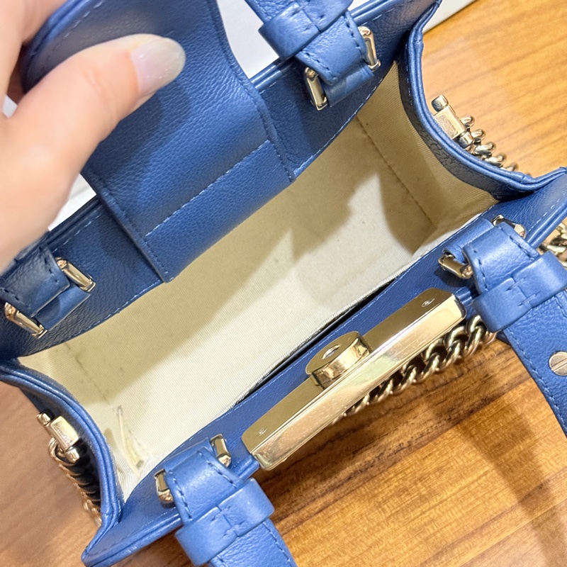 低於專櫃半價🫶🏻超甜賣9新✨穿牛仔非常好看的香奈兒包💙CHANEL 18公分  有精緻感的把手  經典優雅菱格紋  有個性的包型 好搭耐看的藍-37