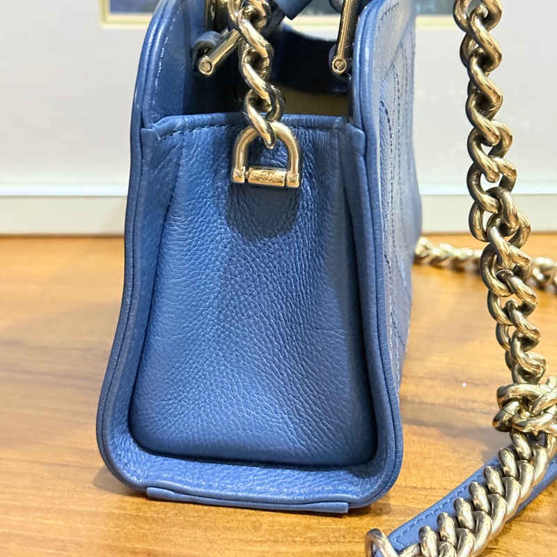 低於專櫃半價🫶🏻超甜賣9新✨穿牛仔非常好看的香奈兒包💙CHANEL 18公分  有精緻感的把手  經典優雅菱格紋  有個性的包型 好搭耐看的藍-41