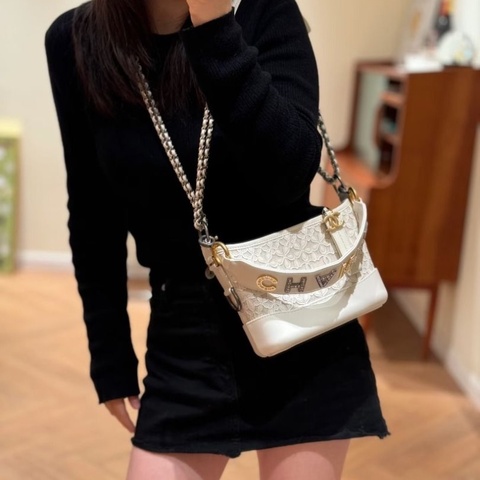 Chanel 山茶花蕾絲流浪小號白色 14*19*8 9新 配件塵袋保卡