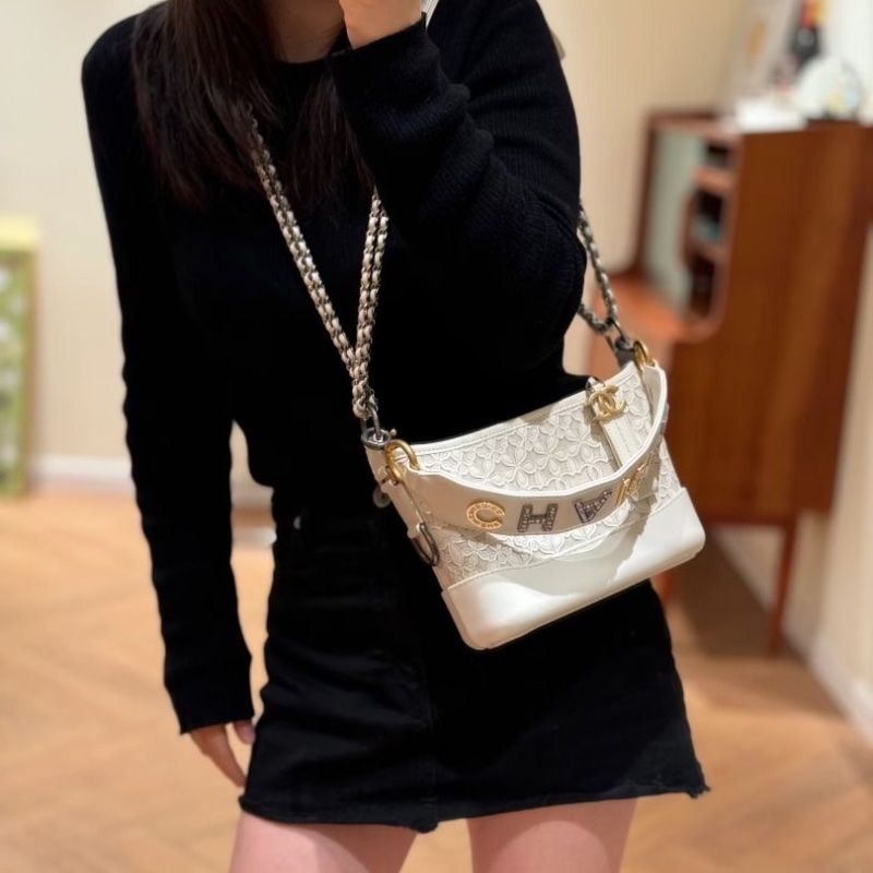 Chanel 山茶花蕾絲流浪小號白色 14*19*8 9新 配件塵袋保卡-0