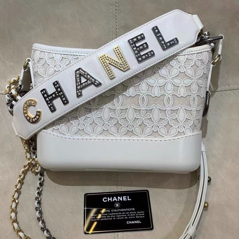 Chanel 山茶花蕾絲流浪小號白色 14*19*8 9新 配件塵袋保卡-1