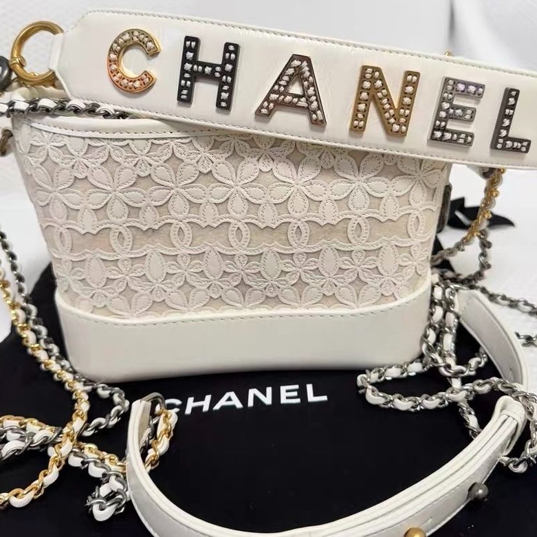 Chanel 山茶花蕾絲流浪小號白色 14*19*8 9新 配件塵袋保卡-2