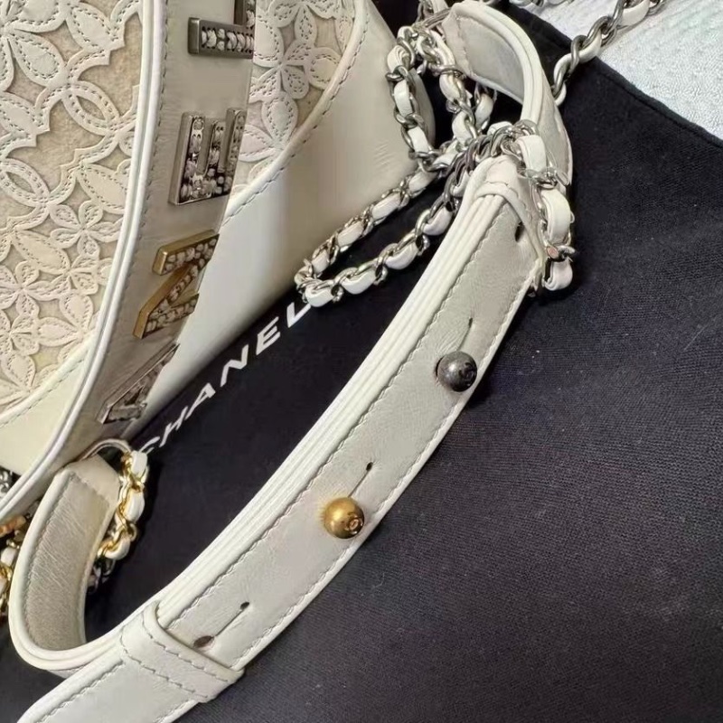 Chanel 山茶花蕾絲流浪小號白色 14*19*8 9新 配件塵袋保卡-4