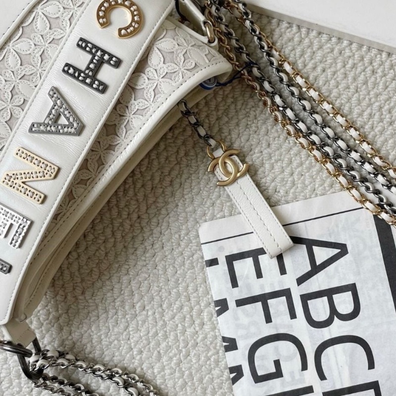 Chanel 山茶花蕾絲流浪小號白色 14*19*8 9新 配件塵袋保卡-5