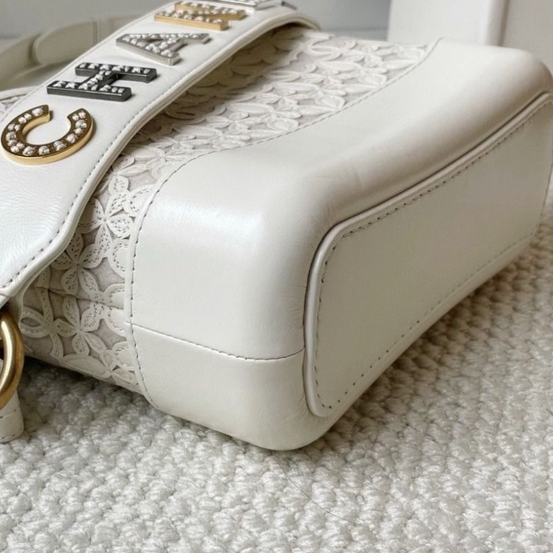 Chanel 山茶花蕾絲流浪小號白色 14*19*8 9新 配件塵袋保卡-6