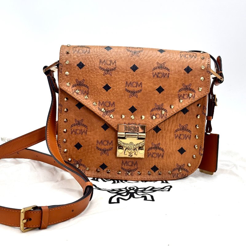 MCM  干邑色金扣老花滿印鉚釘 肩背斜背馬鞍包21*18*8.5 98新配件塵袋-1