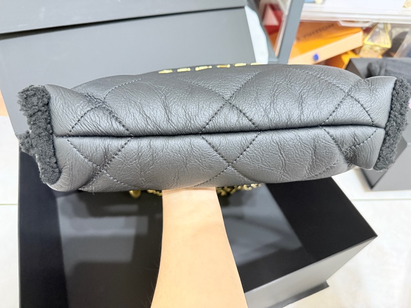 省下快十萬🫣香奈兒 黑色22包 小號 買不到的黑色泰迪熊羔羊絨 毛毛包-11