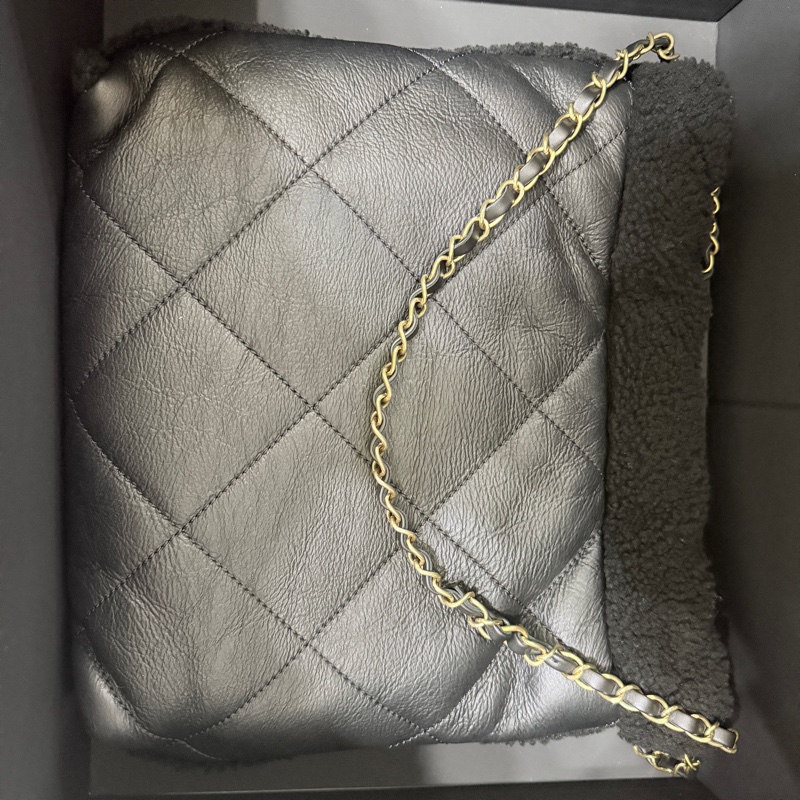 省下快十萬🫣香奈兒 黑色22包 小號 買不到的黑色泰迪熊羔羊絨 毛毛包-13