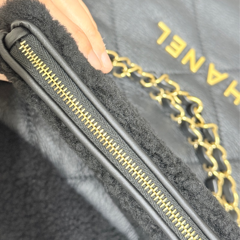 省下快十萬🫣香奈兒 黑色22包 小號 買不到的黑色泰迪熊羔羊絨 毛毛包-18