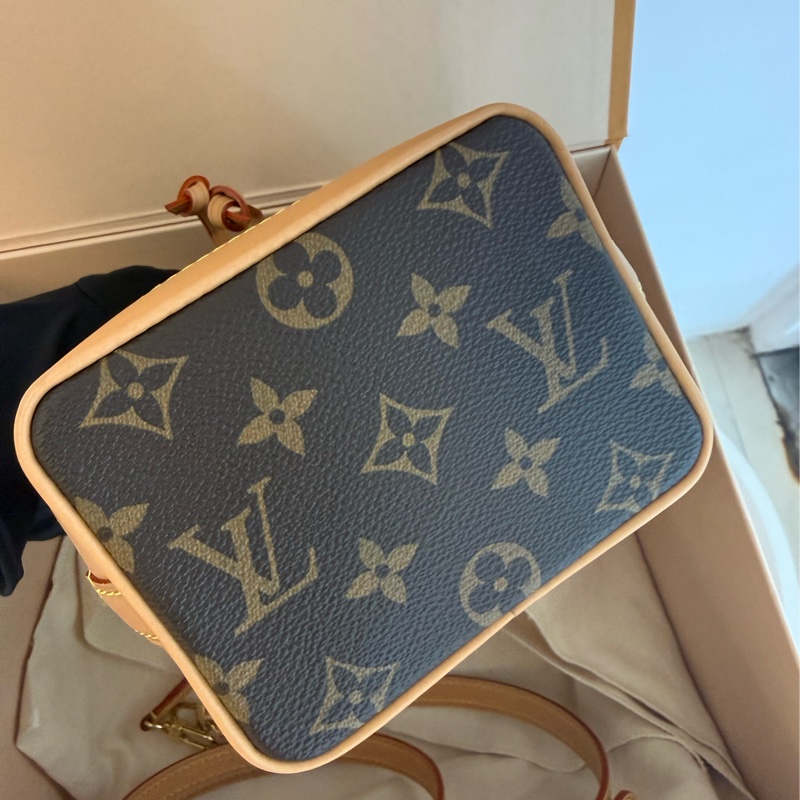 全新LV老花 NANO NOE mini束繩束口水桶包(可拆式手把/肩帶)M81266-7