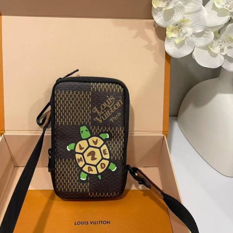 LV Nigo聯名款小烏龜竪版手機包 肩背斜背包12*18 9新 配件盒子-2