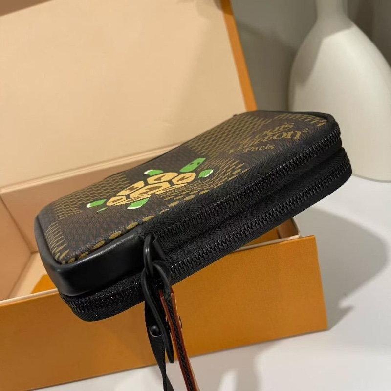 LV Nigo聯名款小烏龜竪版手機包 肩背斜背包12*18 9新 配件盒子-3