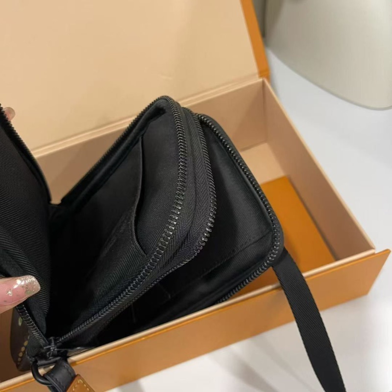 LV Nigo聯名款小烏龜竪版手機包 肩背斜背包12*18 9新 配件盒子-5