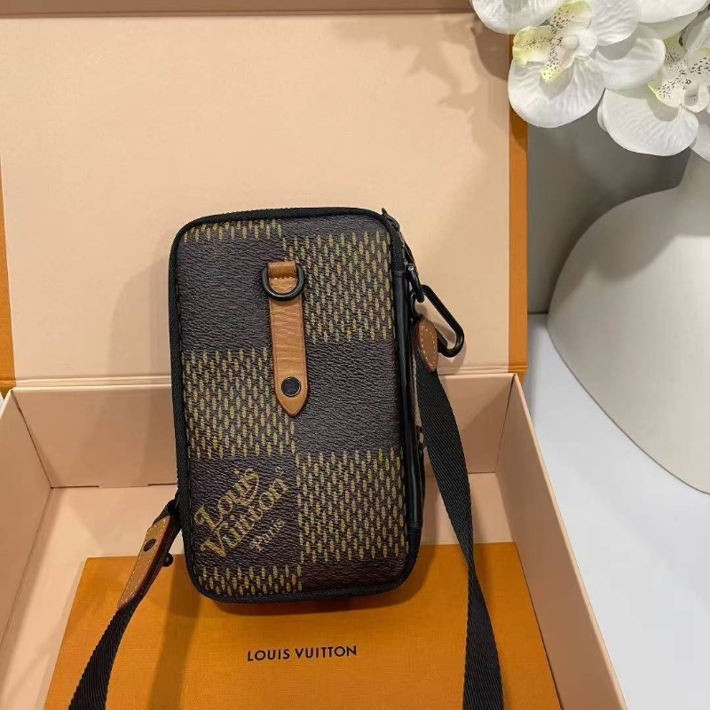 LV Nigo聯名款小烏龜竪版手機包 肩背斜背包12*18 9新 配件盒子-6