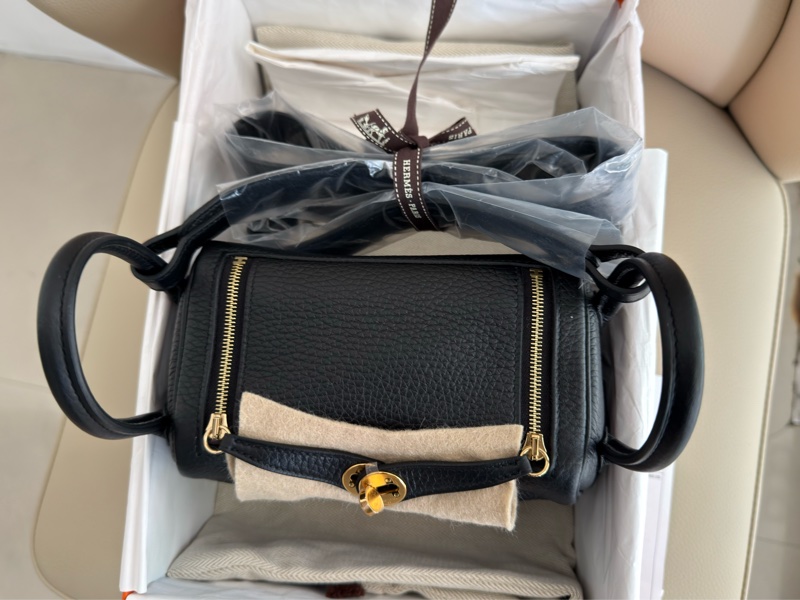 全新HERMES黑色金釦mini lindy 一代斜背包-10