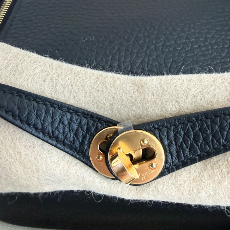 全新HERMES黑色金釦mini lindy 一代斜背包-11
