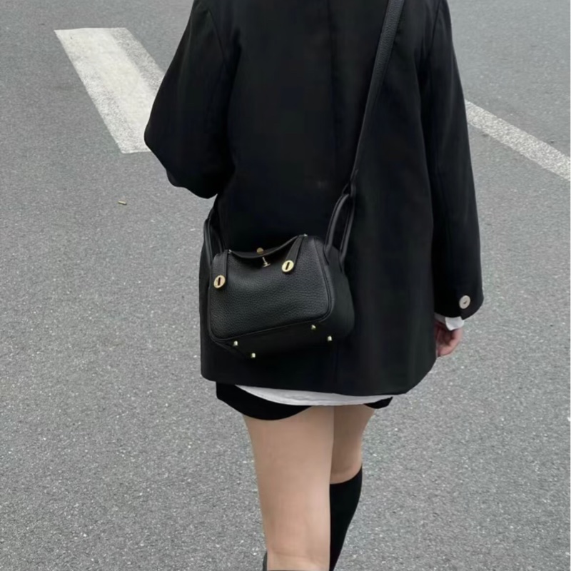 全新HERMES黑色金釦mini lindy 一代斜背包-19