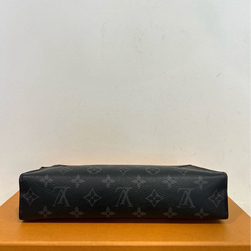 99新  路易威登/Louis Vuitton Pochette Voyage M61692  黑老花洗漱包、手拿包-5