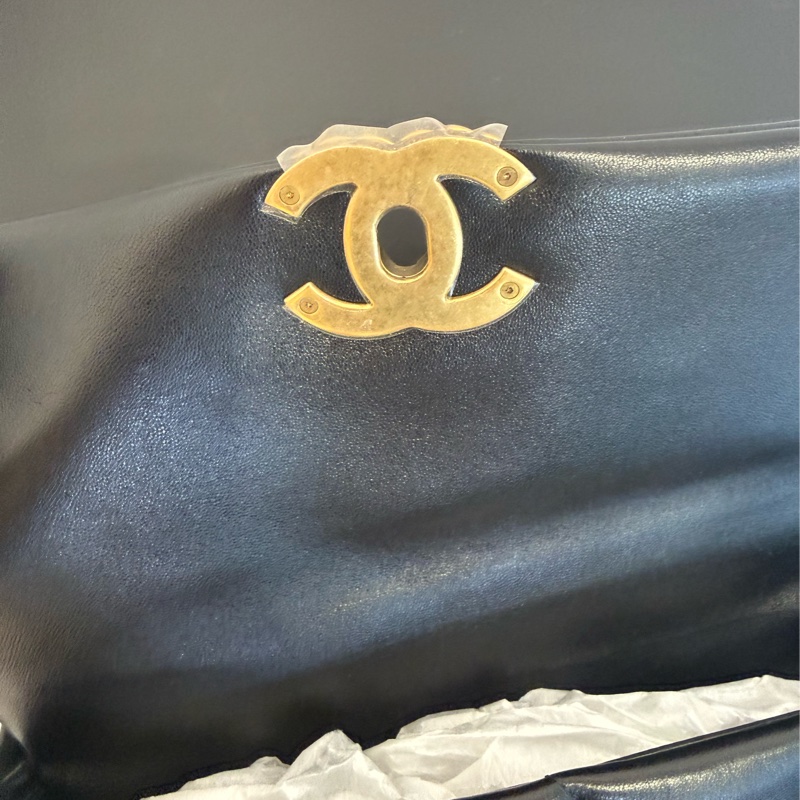 閒置新CHANEL黑色 19 Flap Bag 小號 小羊皮 霧金銀練26公分AS1160-1