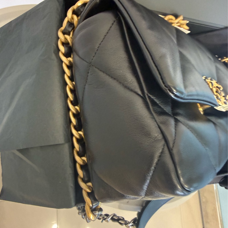 閒置新CHANEL黑色 19 Flap Bag 小號 小羊皮 霧金銀練26公分AS1160-7