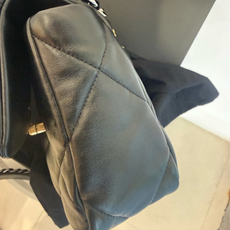 閒置新CHANEL黑色 19 Flap Bag 小號 小羊皮 霧金銀練26公分AS1160-8