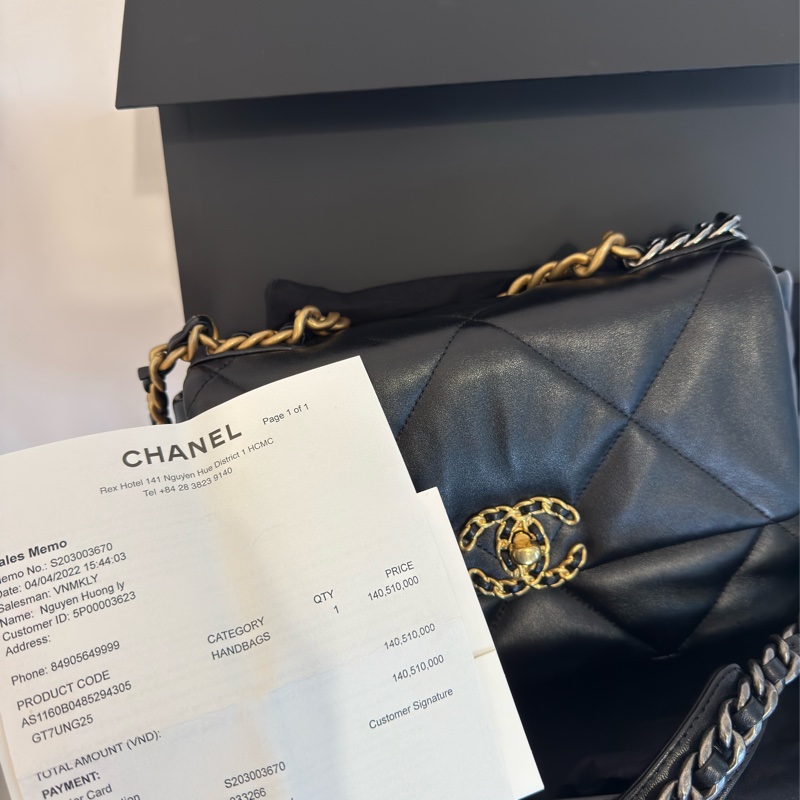 閒置新CHANEL黑色 19 Flap Bag 小號 小羊皮 霧金銀練26公分AS1160-9