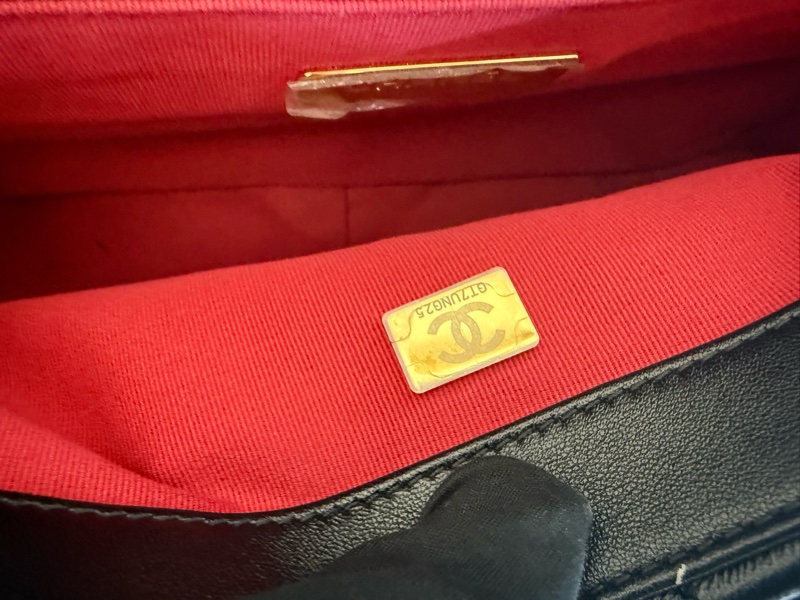 閒置新CHANEL黑色 19 Flap Bag 小號 小羊皮 霧金銀練26公分AS1160-10