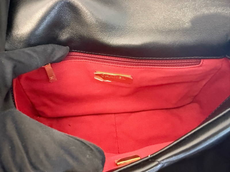 閒置新CHANEL黑色 19 Flap Bag 小號 小羊皮 霧金銀練26公分AS1160-11