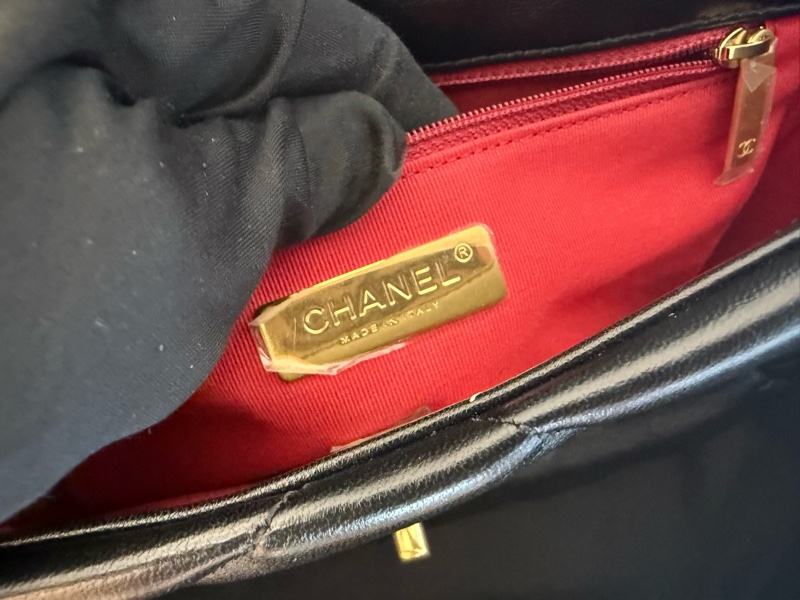 閒置新CHANEL黑色 19 Flap Bag 小號 小羊皮 霧金銀練26公分AS1160-12