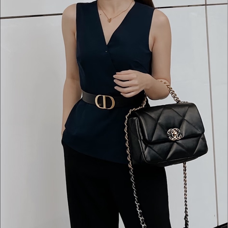 閒置新CHANEL黑色 19 Flap Bag 小號 小羊皮 霧金銀練26公分AS1160-17