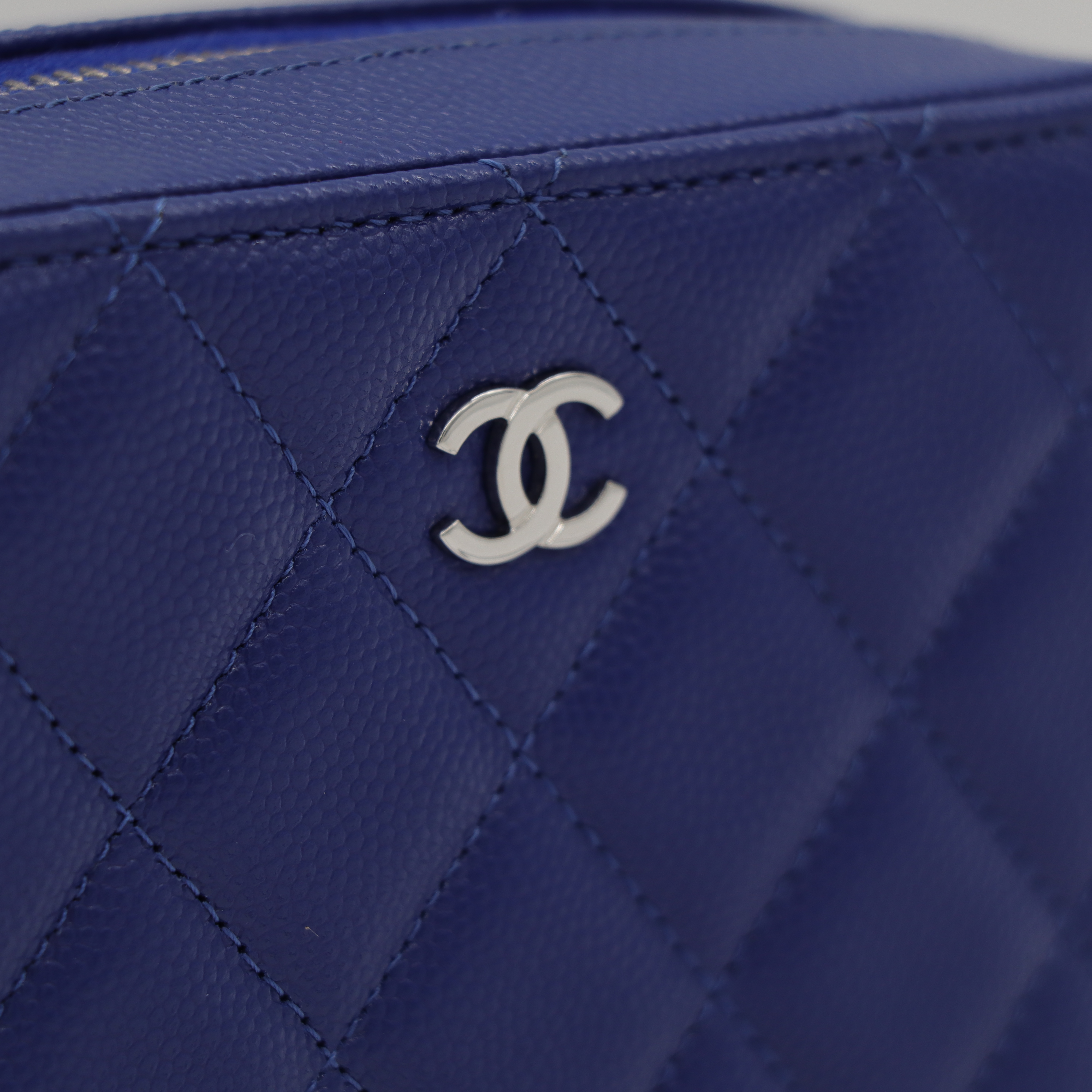 CHANEL 寶藍色牛皮 斜背包-4