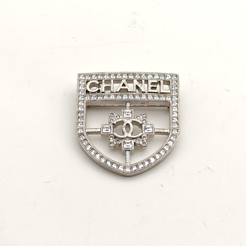 CHANEL 合金20V盾牌胸針-2