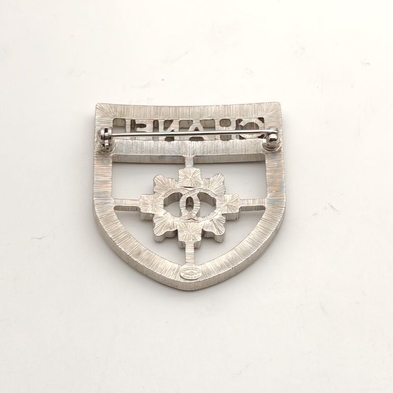 CHANEL 合金20V盾牌胸針-3