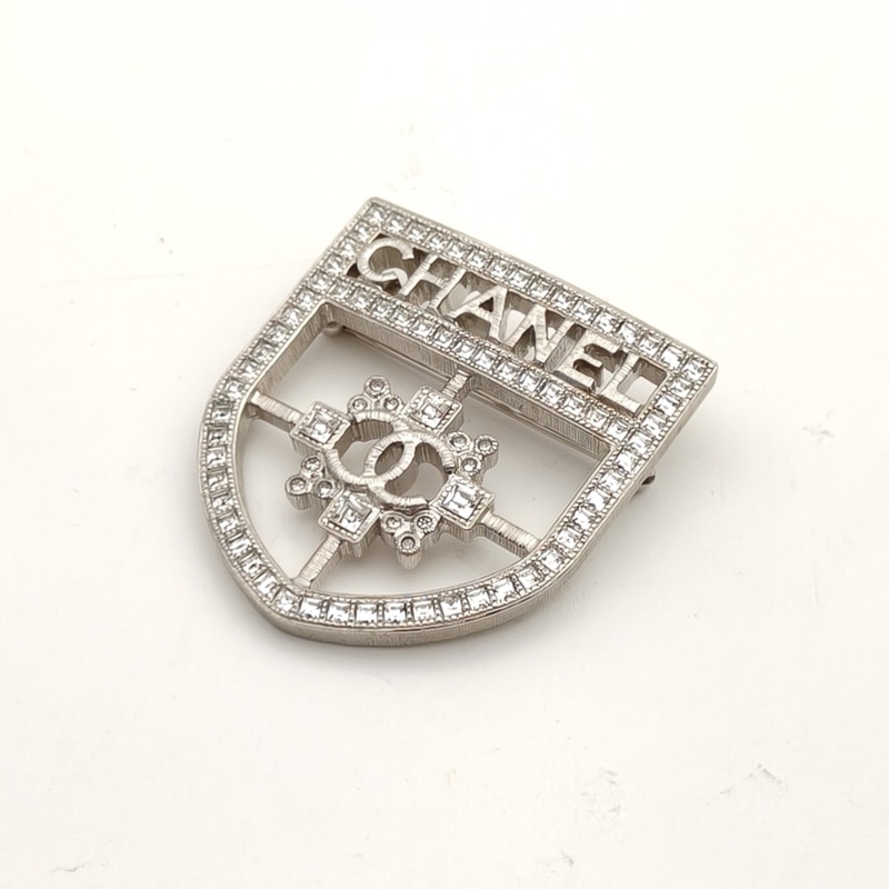 CHANEL 合金20V盾牌胸針-4