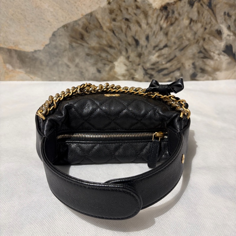 CHANEL 黑荔枝牛皮金鍊小彎月包-2