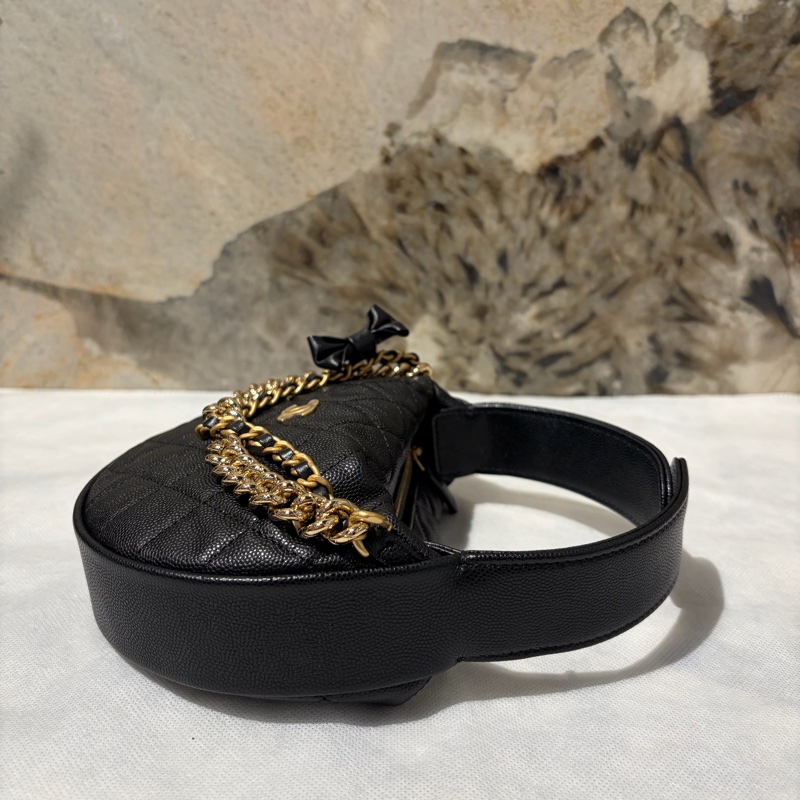 CHANEL 黑荔枝牛皮金鍊小彎月包-5