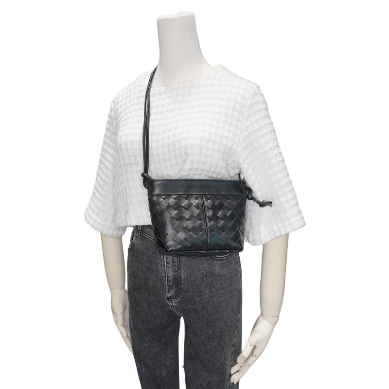 Bottega Veneta 編織小牛皮拉鍊單肩包(827397-黑)-6