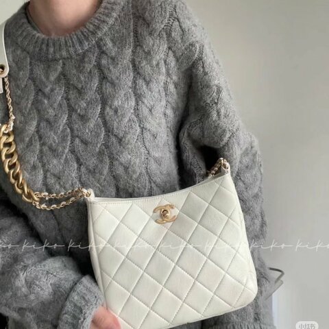 ️CHANEL 22p Hobo白色肩背嬉皮包 19*17*8 98新配件購證塵袋