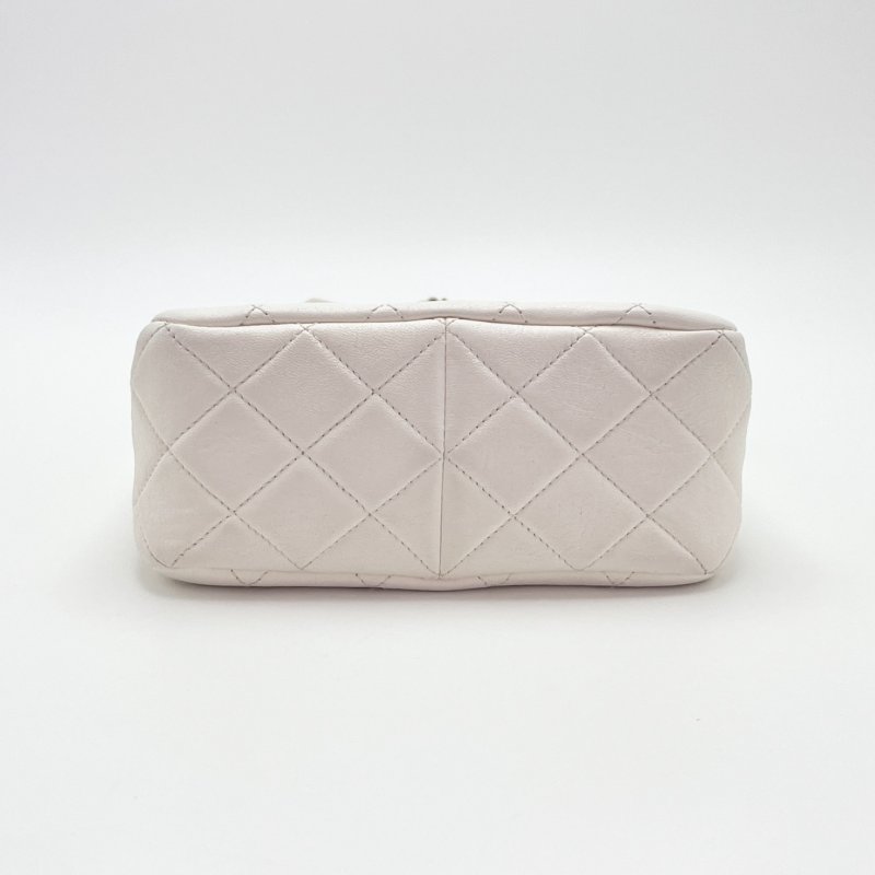 ️CHANEL 22p Hobo白色肩背嬉皮包 19*17*8 98新配件購證塵袋-4