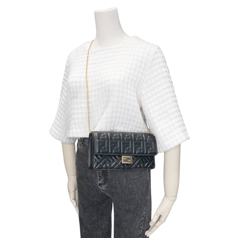 Fendi Baguette 全皮壓紋肩背兩用包Woc(8M0498-黑)-5