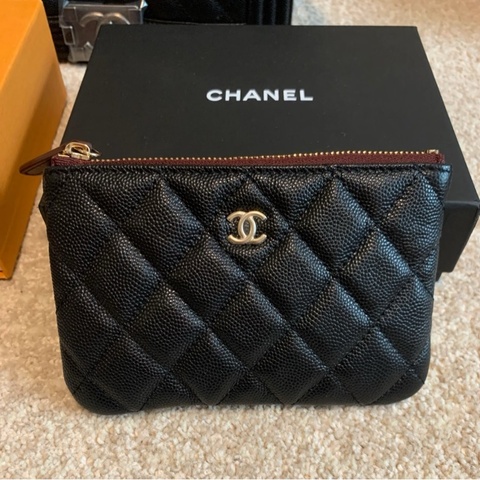 CHANEL 黑荔枝皮金釦一字拉鏈包