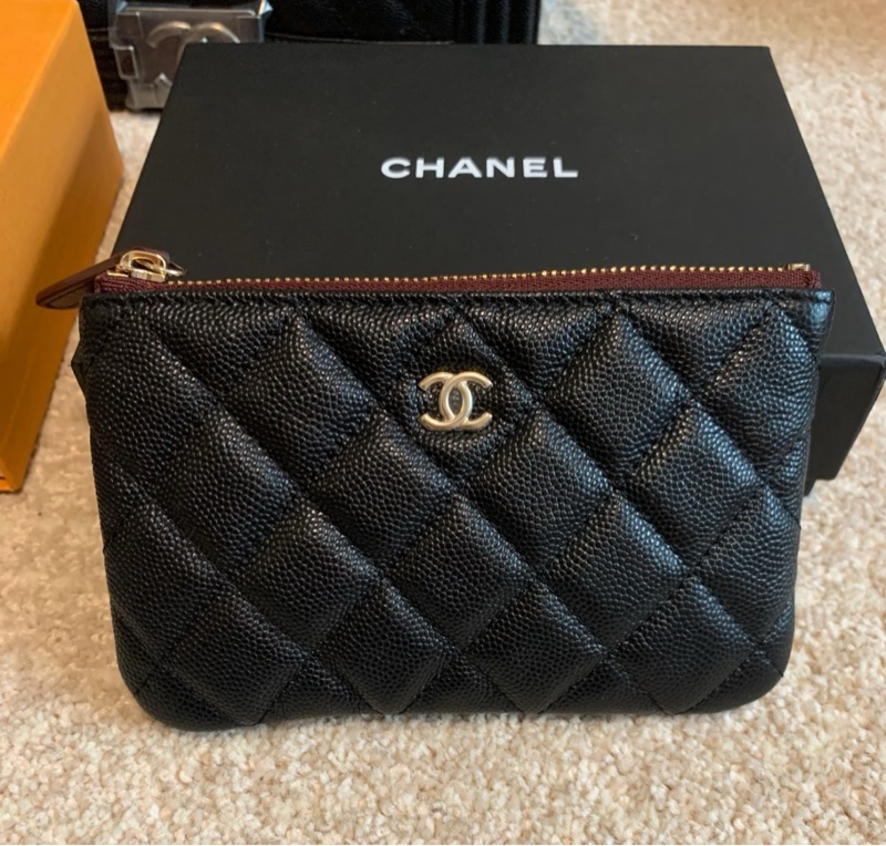 CHANEL 黑荔枝皮金釦一字拉鏈包-0