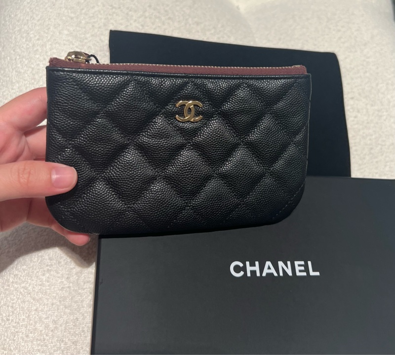 CHANEL 黑荔枝皮金釦一字拉鏈包-1