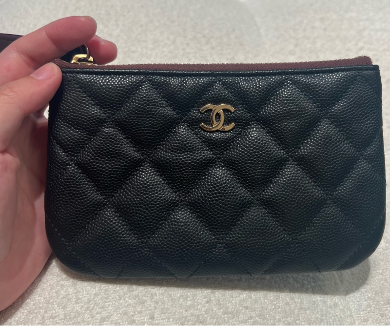 CHANEL 黑荔枝皮金釦一字拉鏈包-2