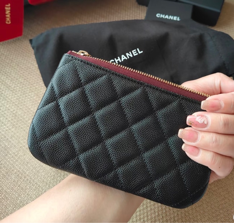 CHANEL 黑荔枝皮金釦一字拉鏈包-3