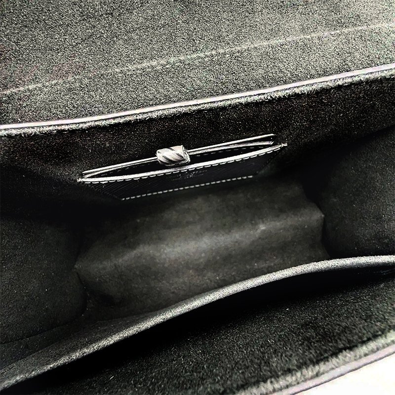 Epi Twist 皮革斜挎包-4