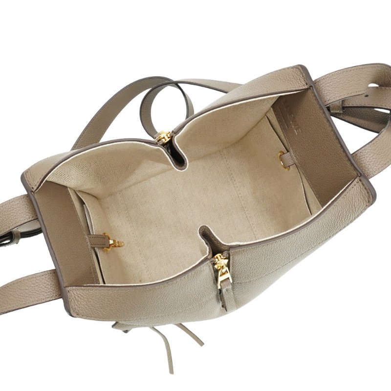 Loewe 柔軟粒面金釦小牛皮吊床包(灰褐)-4