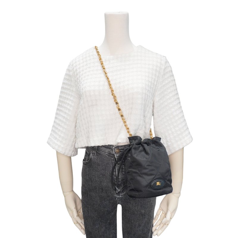 Burberry 展示品 菱格尼龍金鍊斜背水桶包(81184491-黑)-5